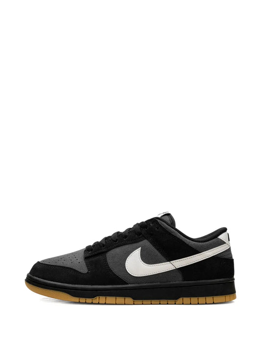 Dunk Low SE "Black Grey Gum"