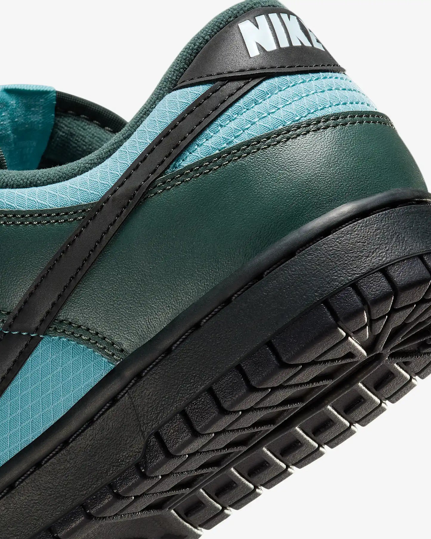 Nike Dunk Low Retro SE Vintage Green