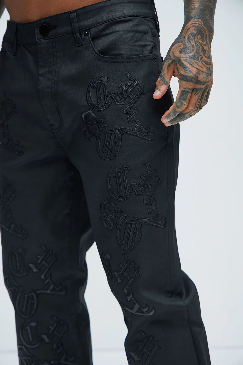 Chaos Embroidery Straight Jeans - Black