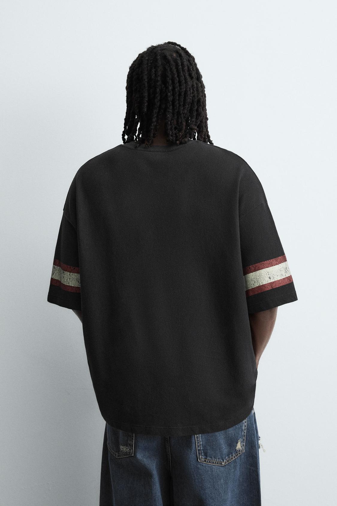 OVERSIZED VARSITY T-SHIRT