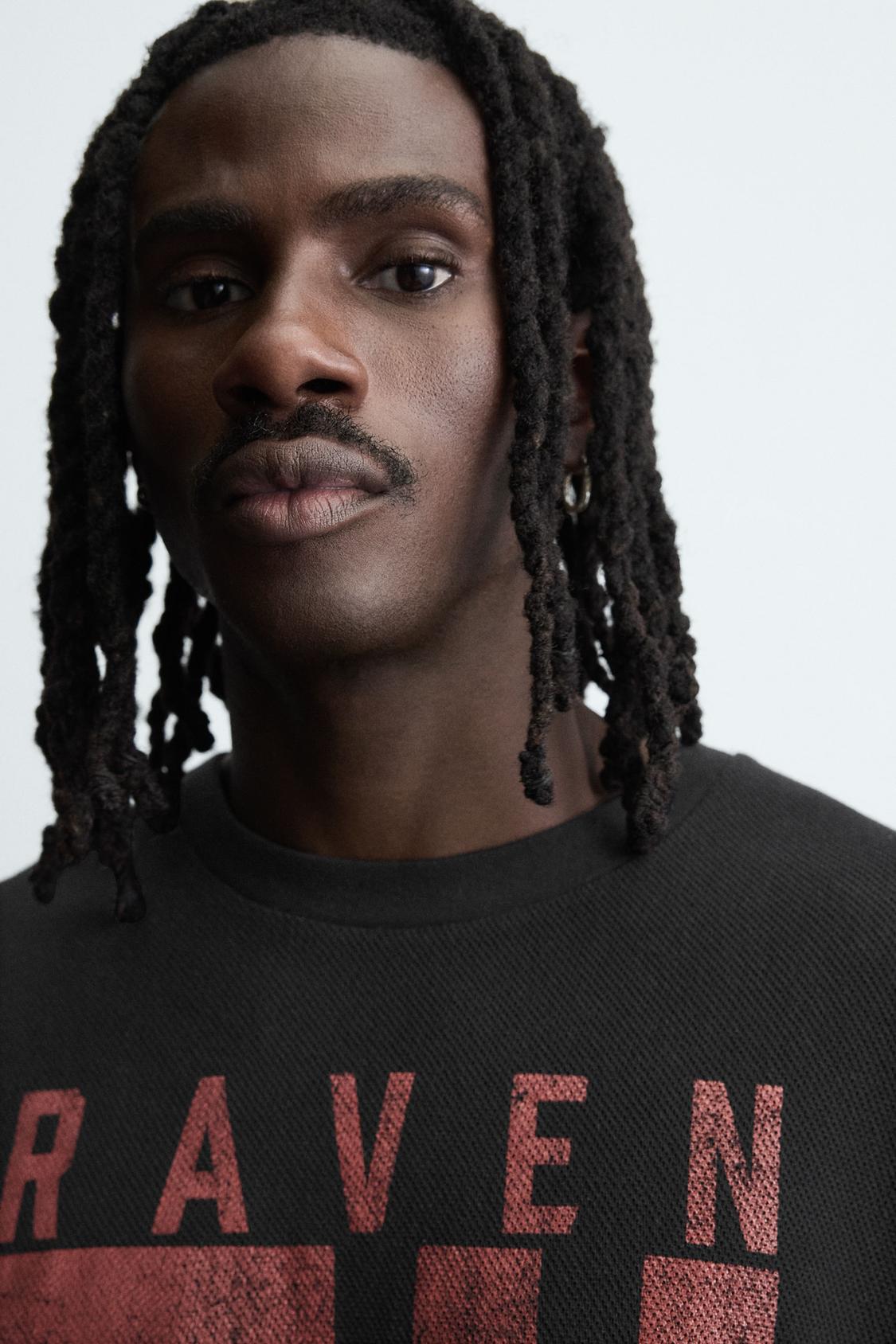 OVERSIZED VARSITY T-SHIRT