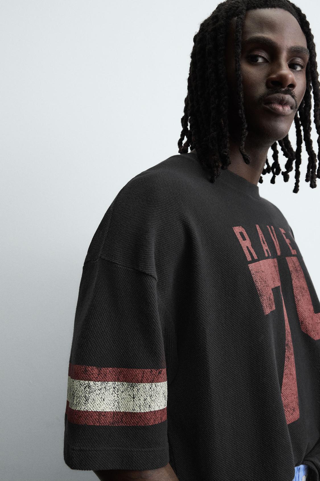 OVERSIZED VARSITY T-SHIRT