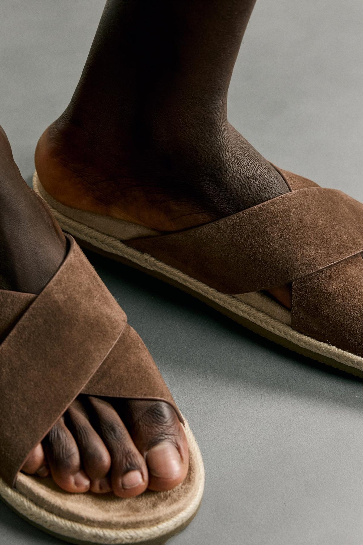 CROSSOVER LEATHER SANDALS