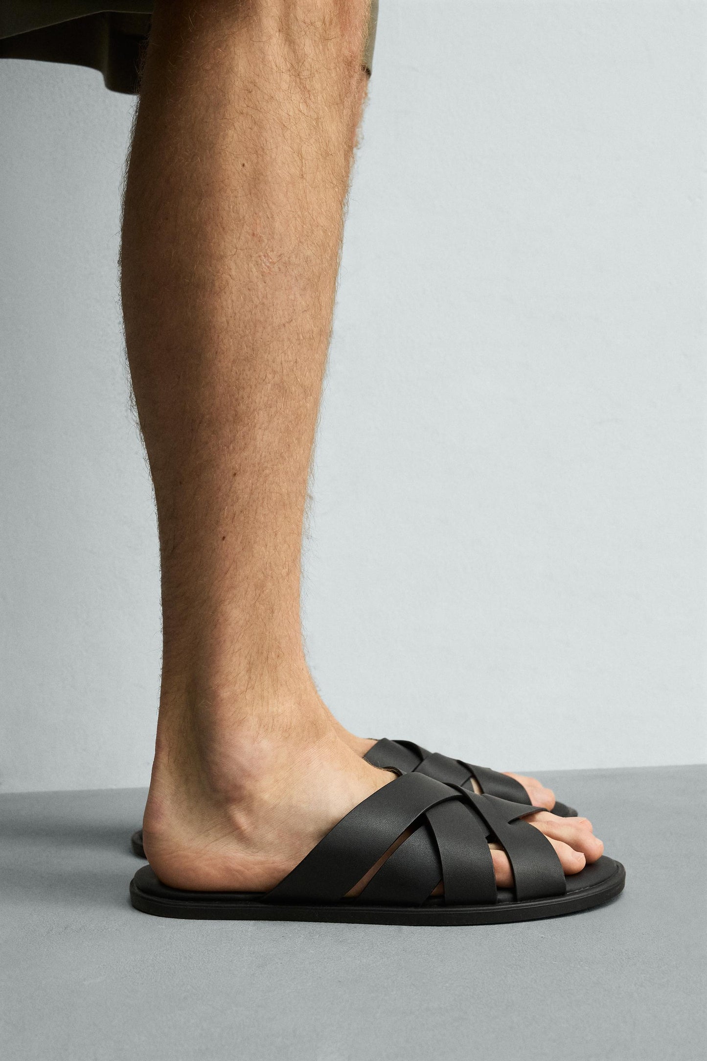 LEATHER STRAPPY SANDALS