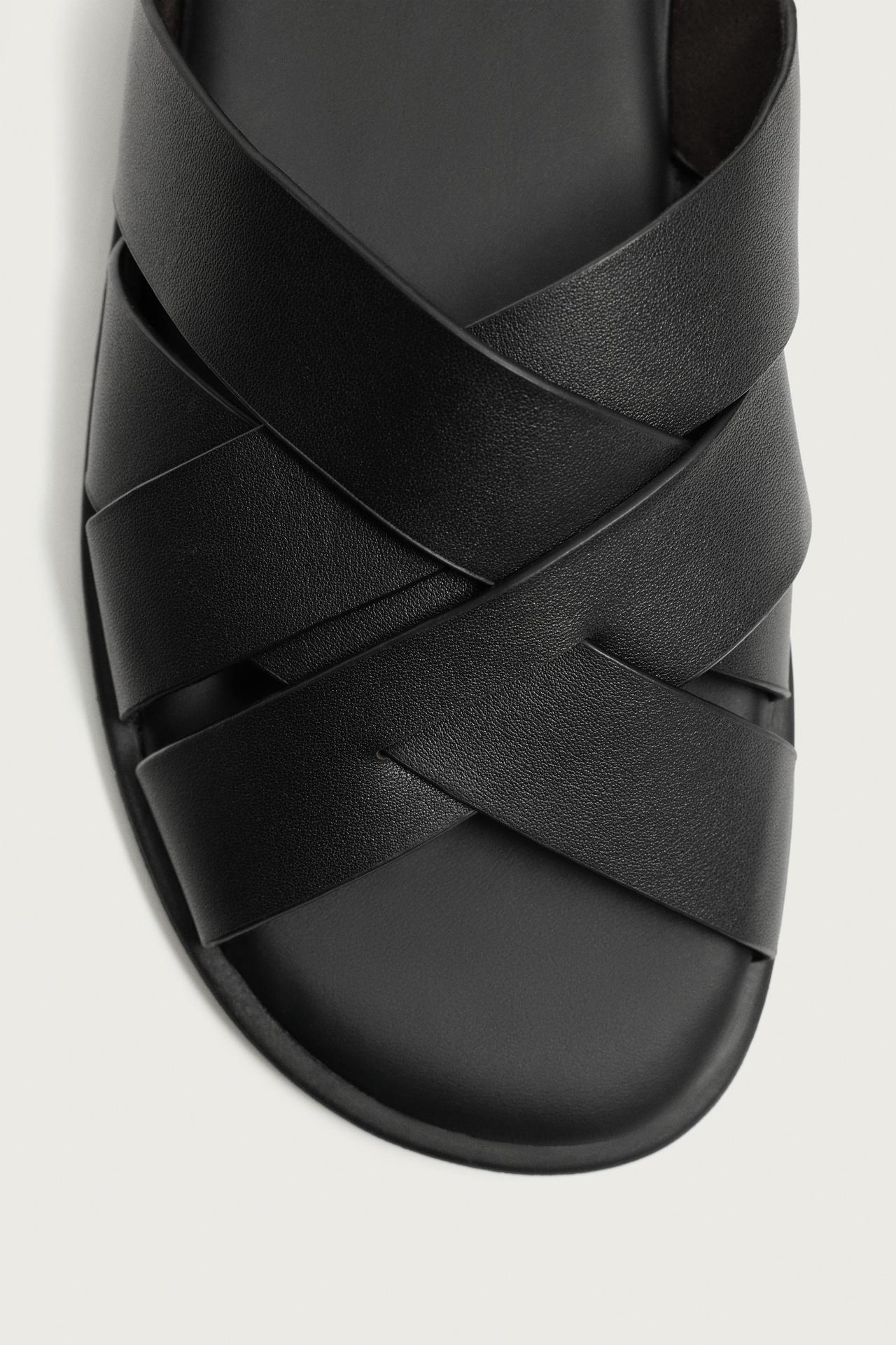 LEATHER STRAPPY SANDALS