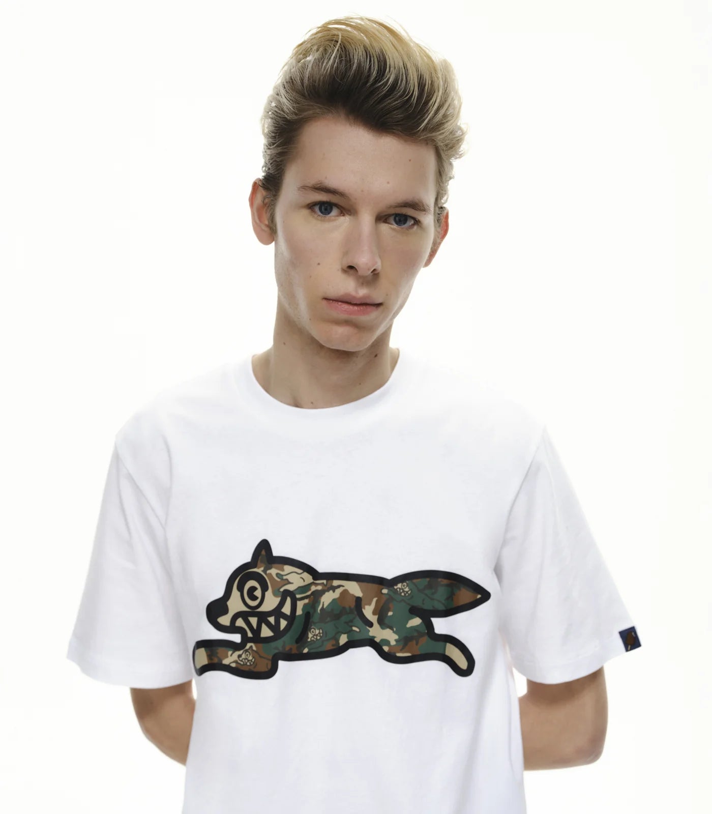 CAMO RUNNING DOG WOODLAND T-SHIRT - WHITE