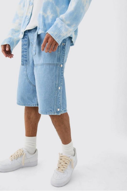 ELASTICATED WAIST RELAXED POPPER DETAIL CARPENTER DENIM JORTS IN LIGHT BLUE