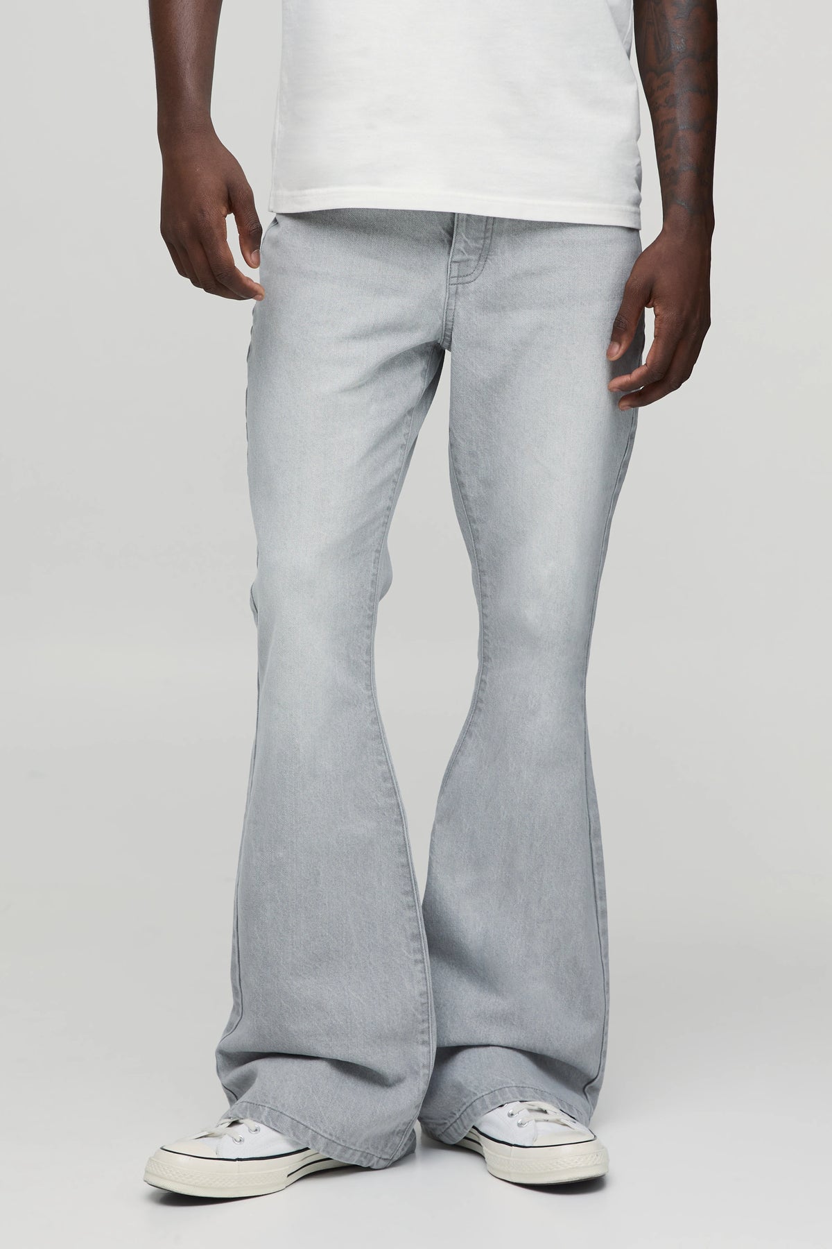 Essential Flared Fit Jeans