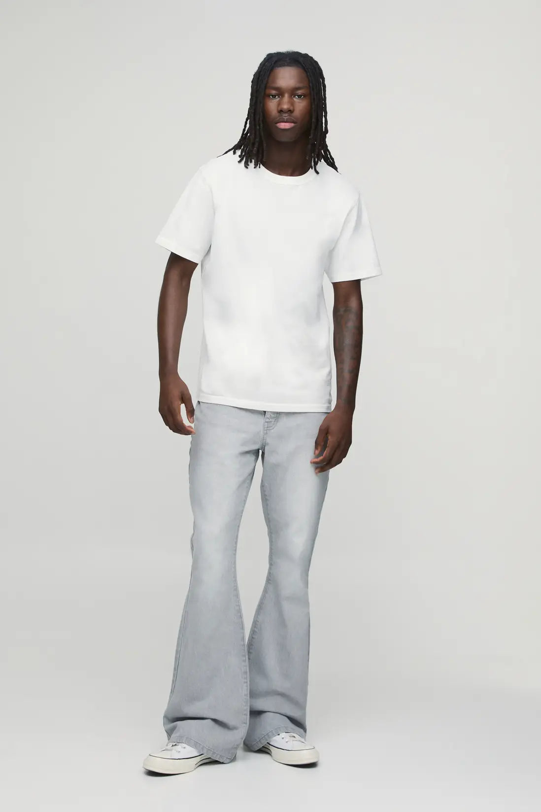 Essential Flared Fit Jeans